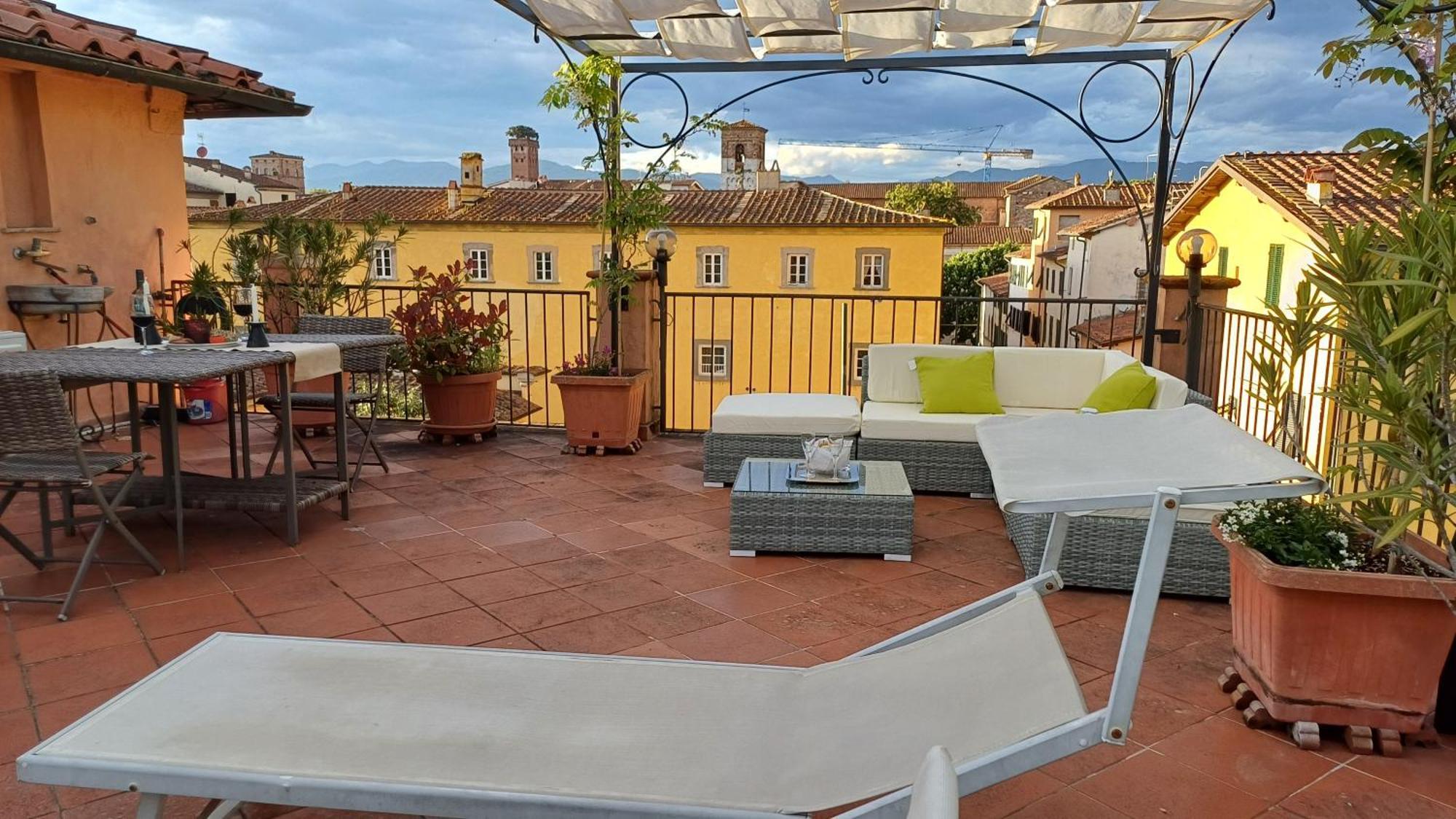 La Terrazza Fra Le Torri Apartment Lucca Exterior foto