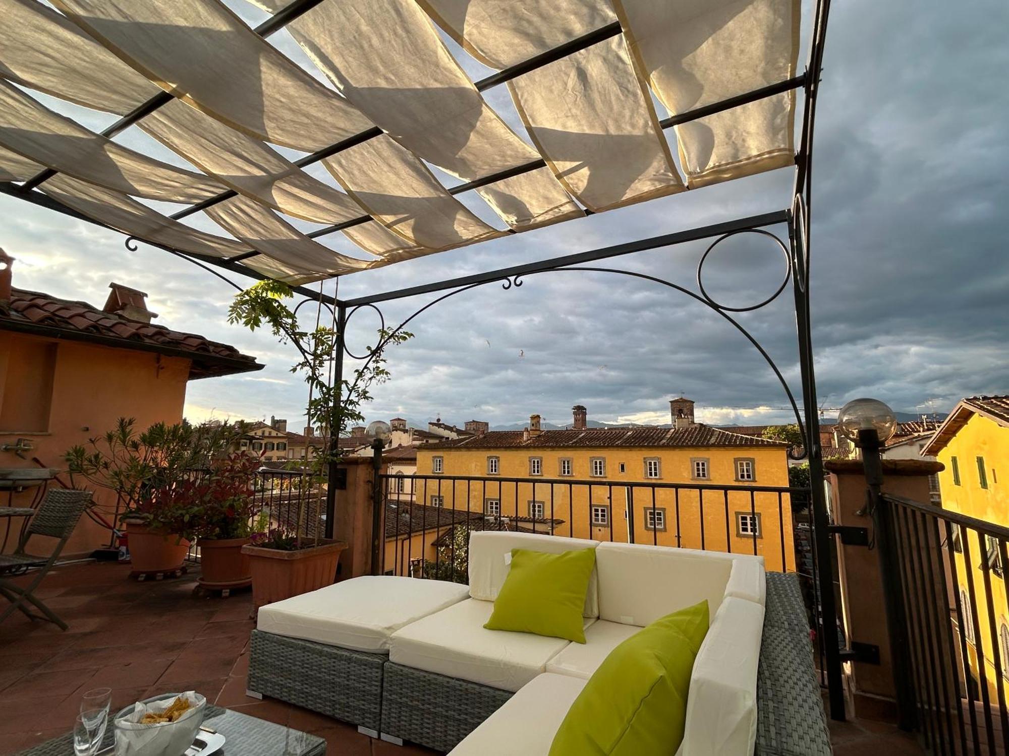 La Terrazza Fra Le Torri Apartment Lucca Exterior foto