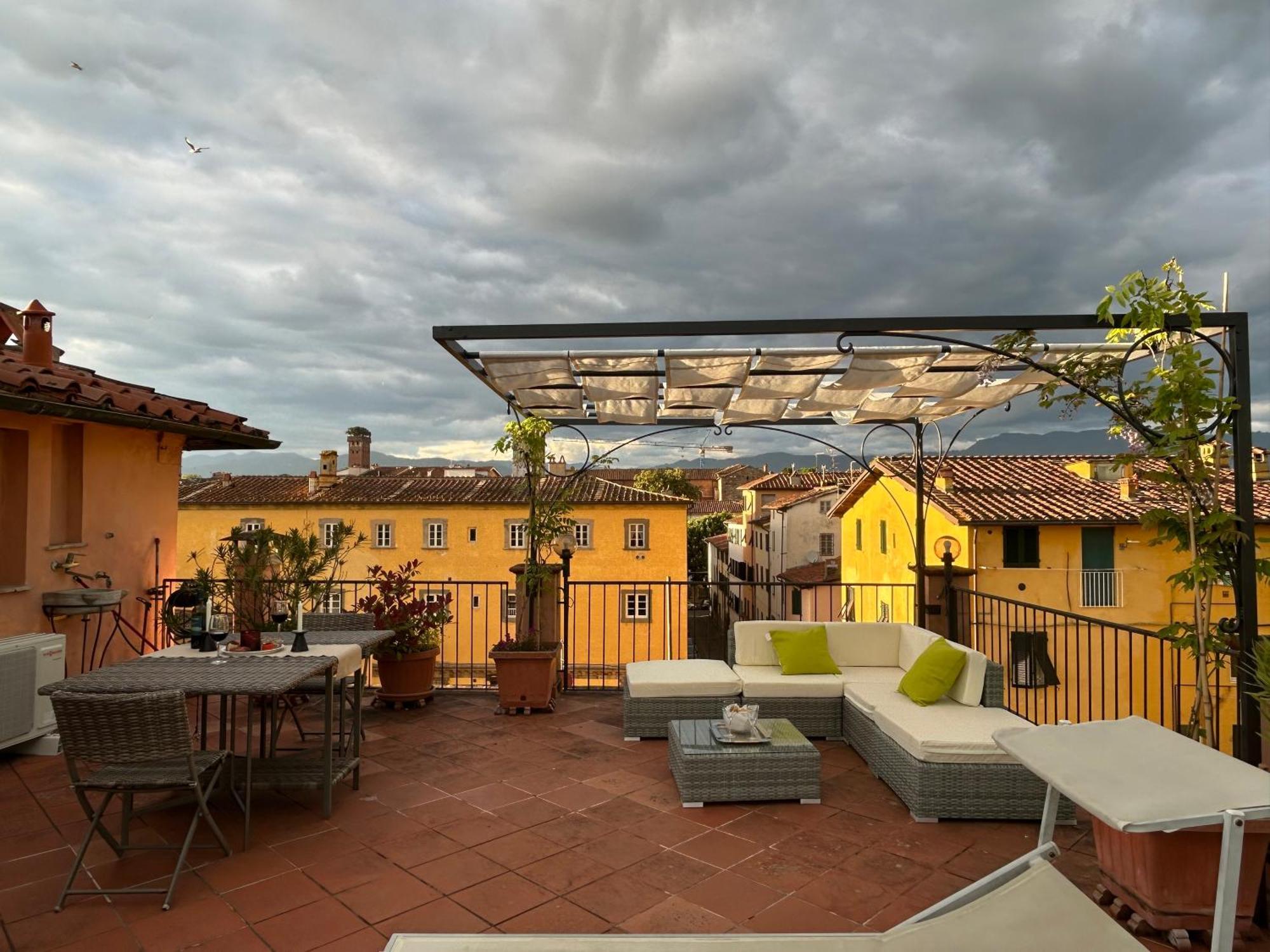 La Terrazza Fra Le Torri Apartment Lucca Exterior foto
